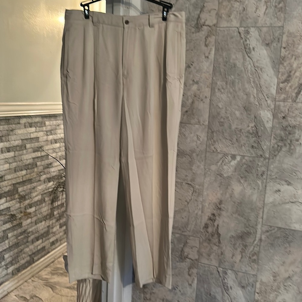 Used men’s size 36x32 tommy bahama relaxed pants